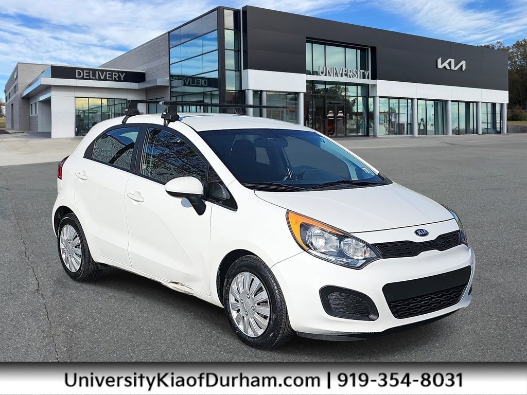 Clear White 2015 Kia Rio5 LX Hatchback Front-Wheel Drive 6-Speed Automatic