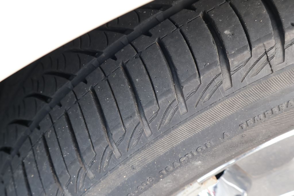2001 Cadillac DeVille Base 6