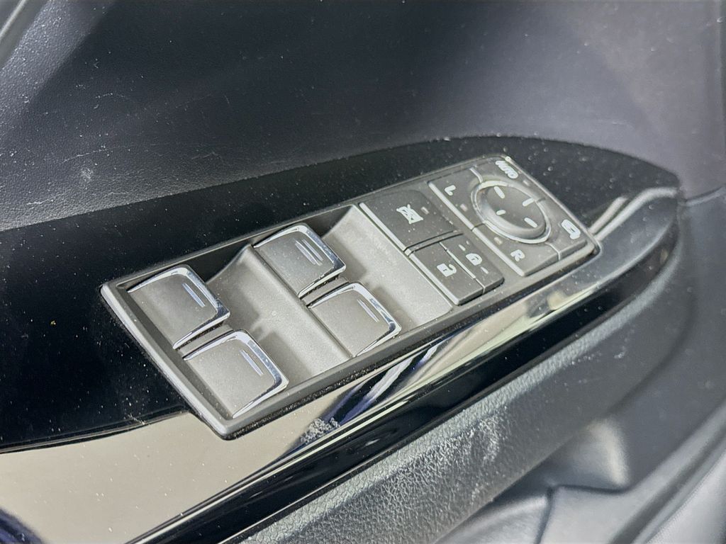 2019 Lexus LX 570 18