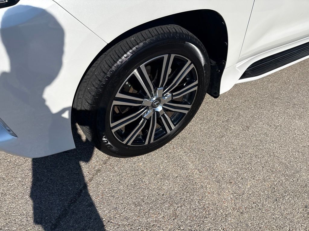 Thumbnail: 2019 Lexus LX - 9