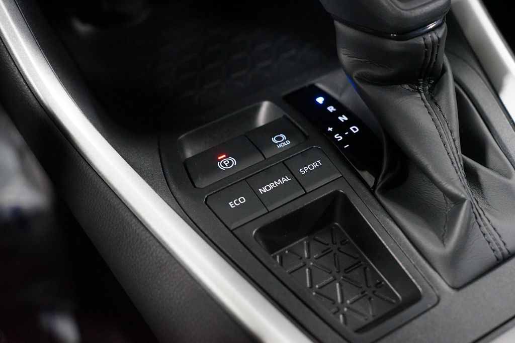 Thumbnail: 2025 Toyota RAV4 - 22