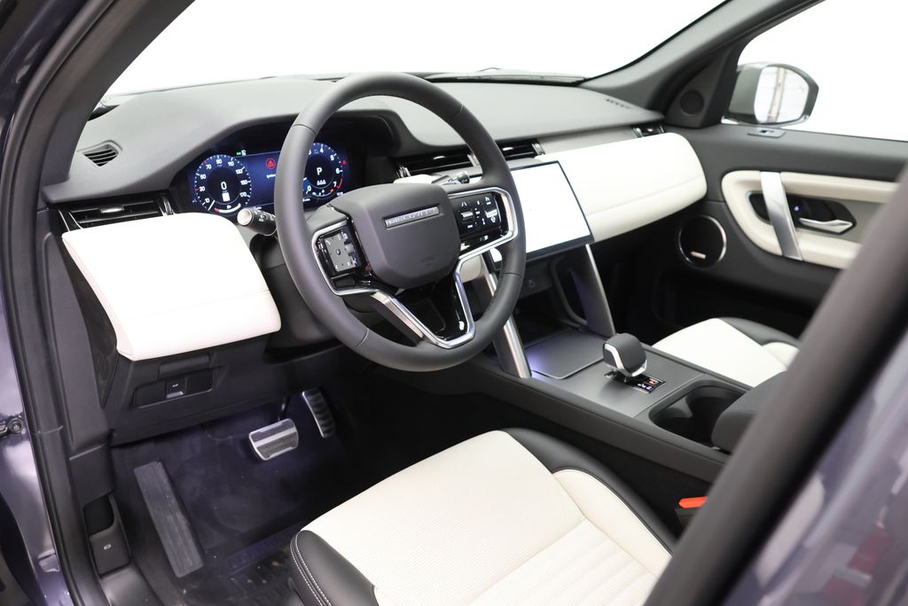 Thumbnail: 2026 Land Rover Discovery Sport - 28