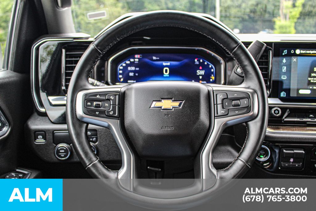 Used 2025 White Chevrolet LT image 24