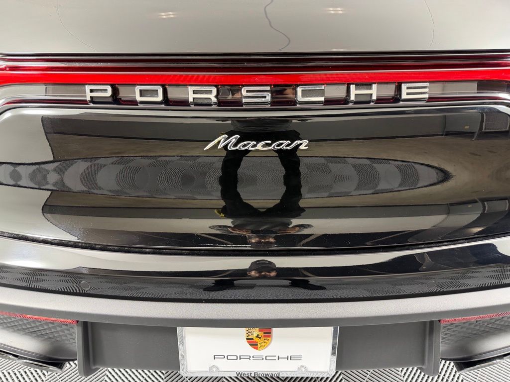 Thumbnail: 2026 Porsche Macan - 14