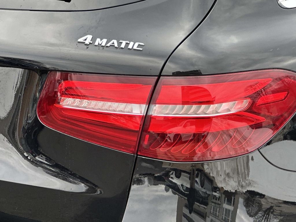 Thumbnail: 2016 Mercedes-Benz GLC - 10