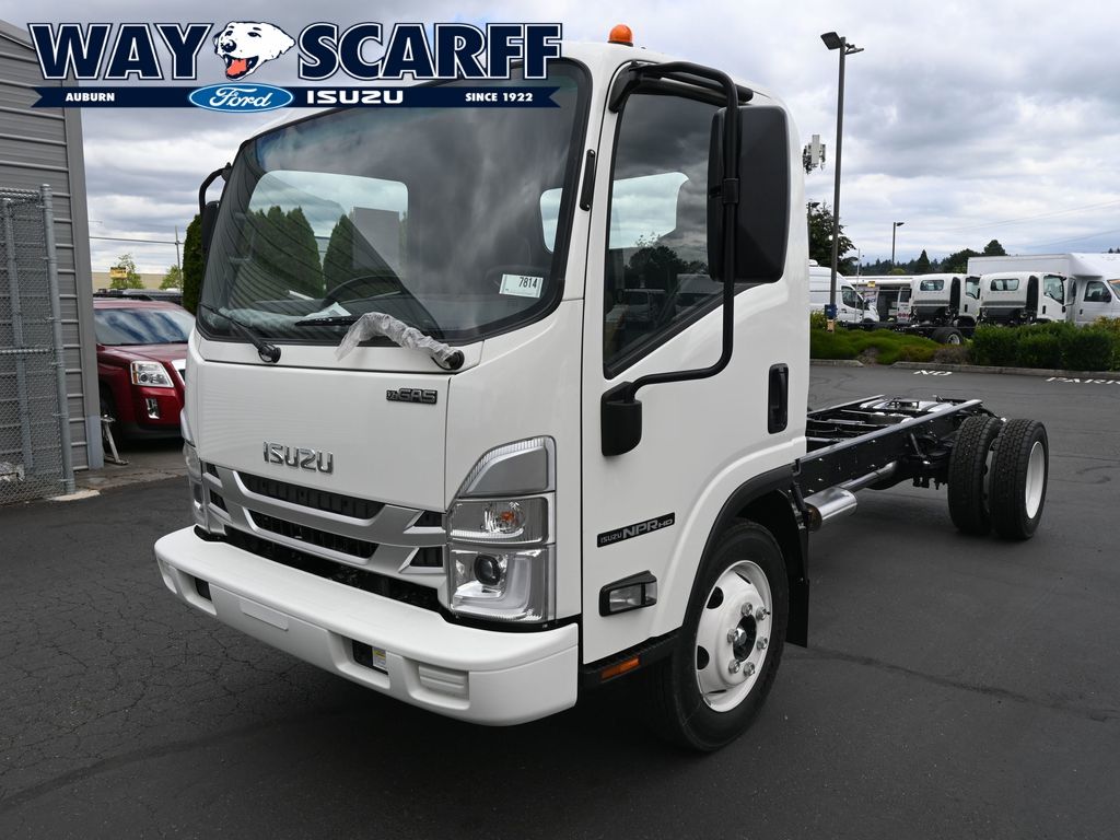 2025 Isuzu NPR HD 