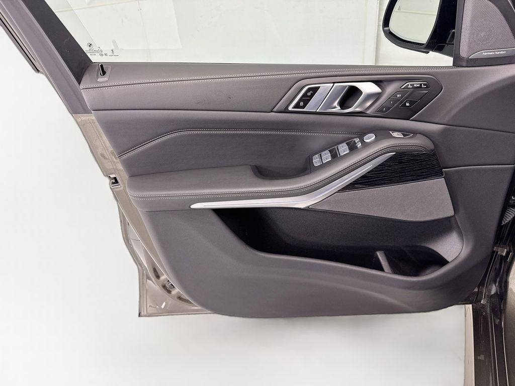 Thumbnail: 2024 BMW X7 - 23