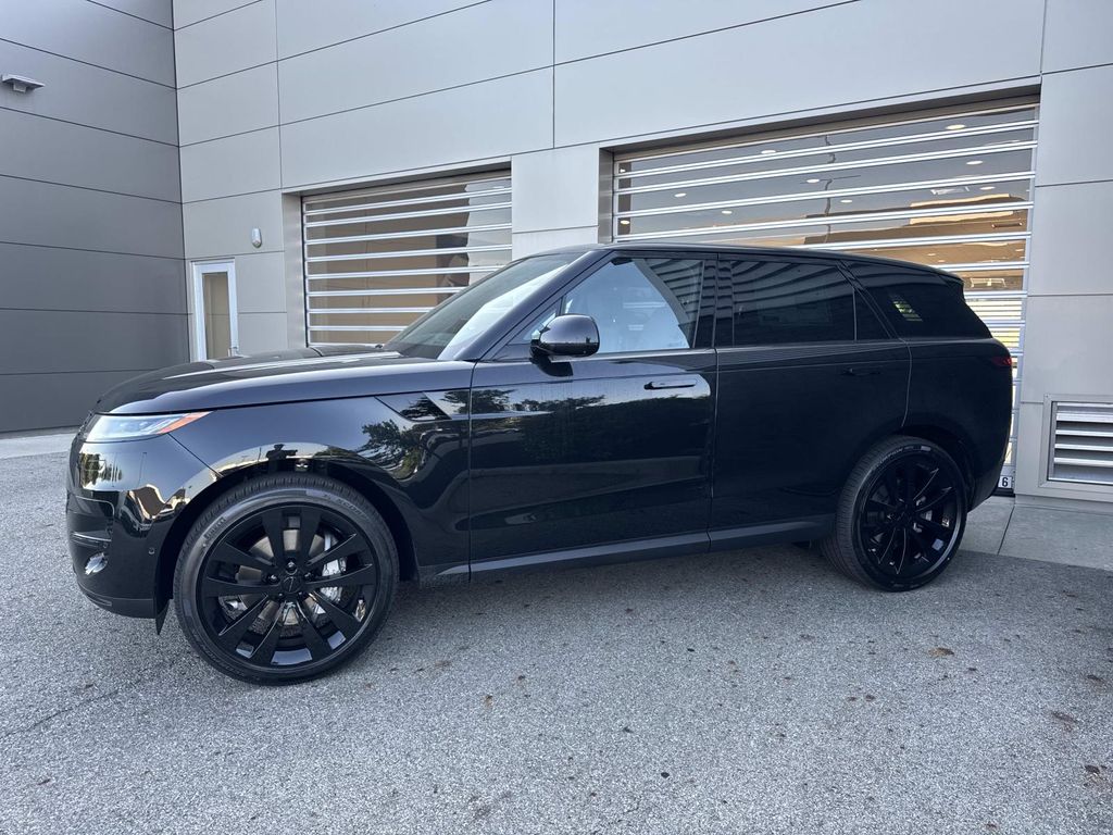 New 2026 Black Land Rover SE image 3
