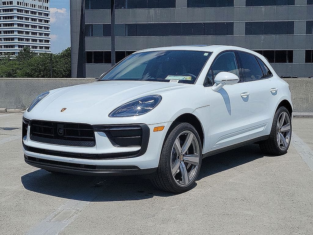2024 Porsche Macan T -
                Vienna, VA