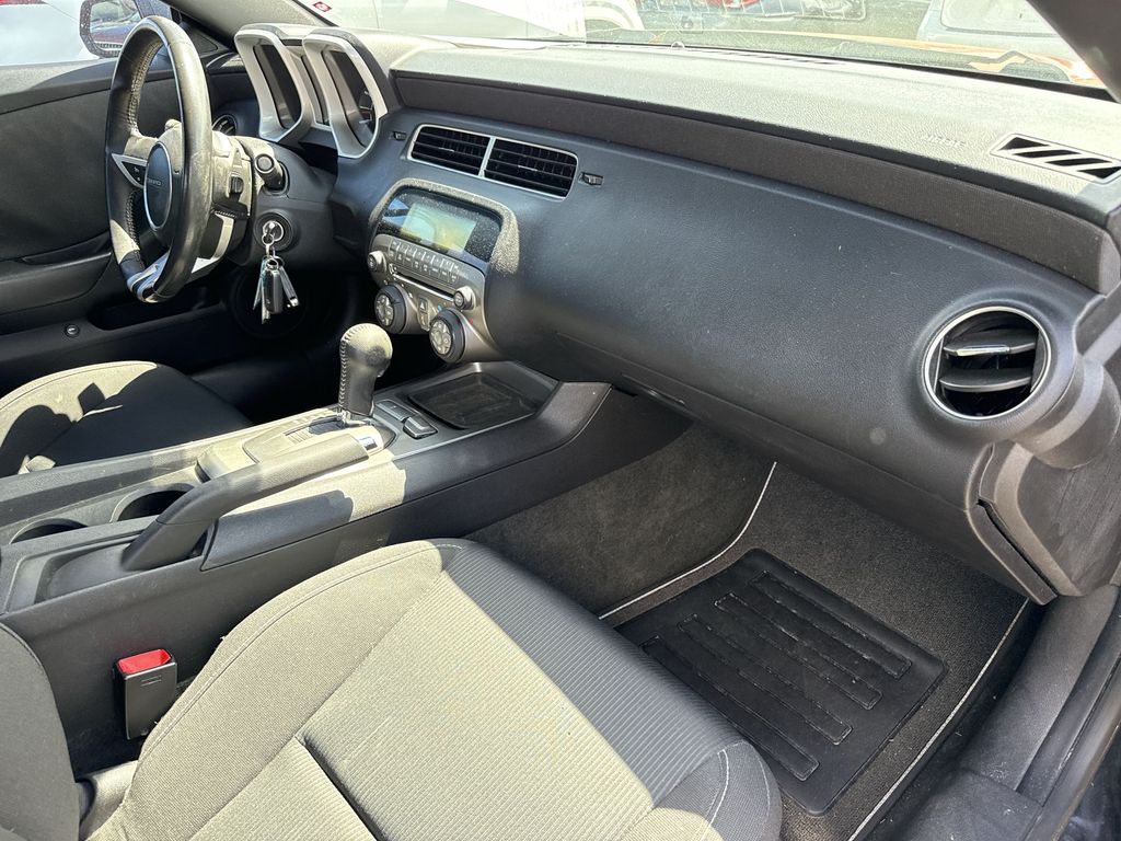 Thumbnail: 2011 Chevrolet Camaro - 15