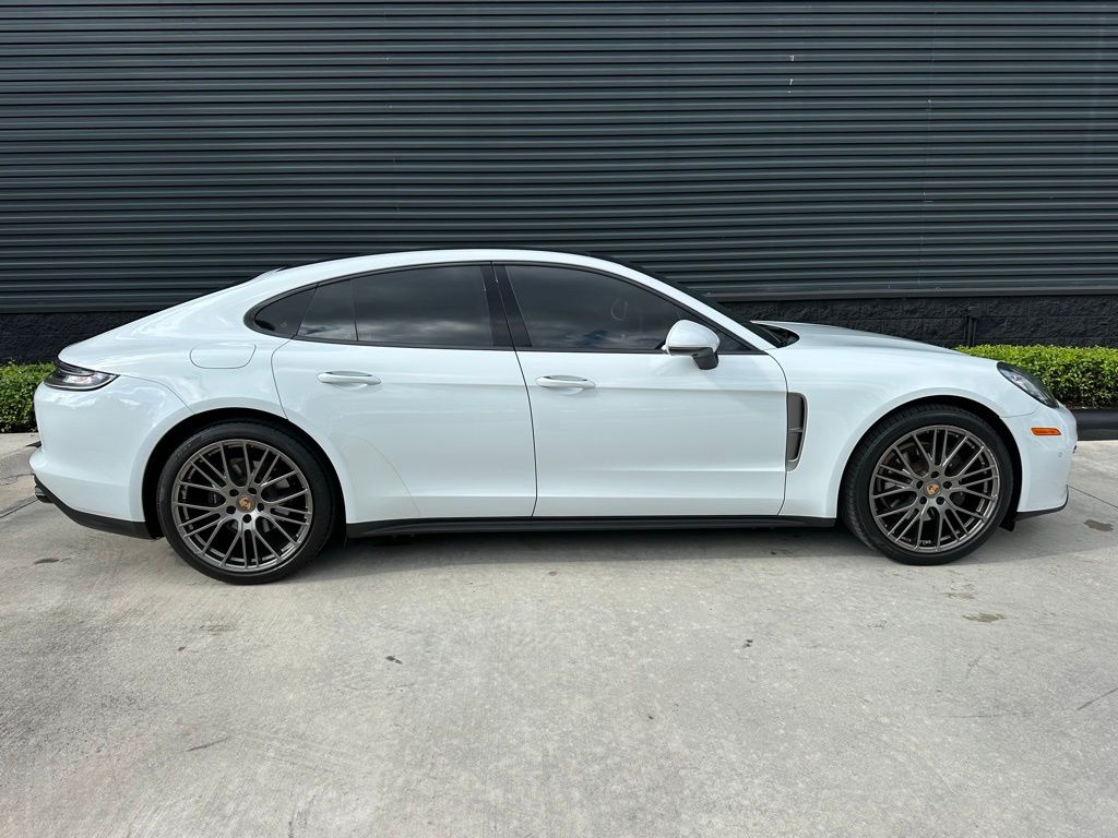 Thumbnail: 2023 Porsche Panamera - 10