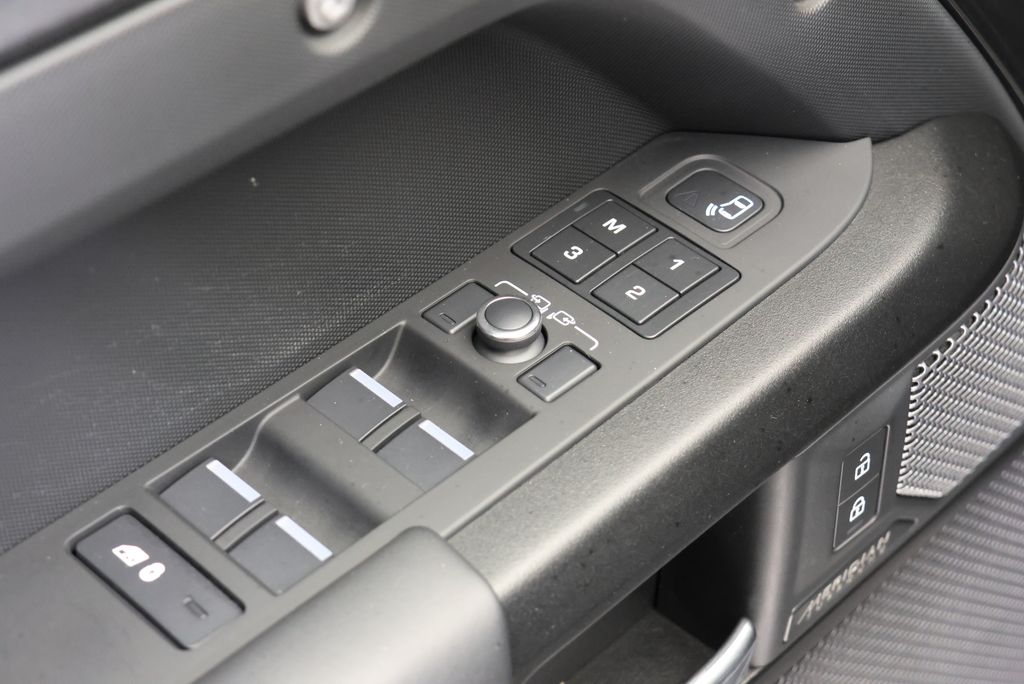 Thumbnail: 2023 Land Rover Defender - 28