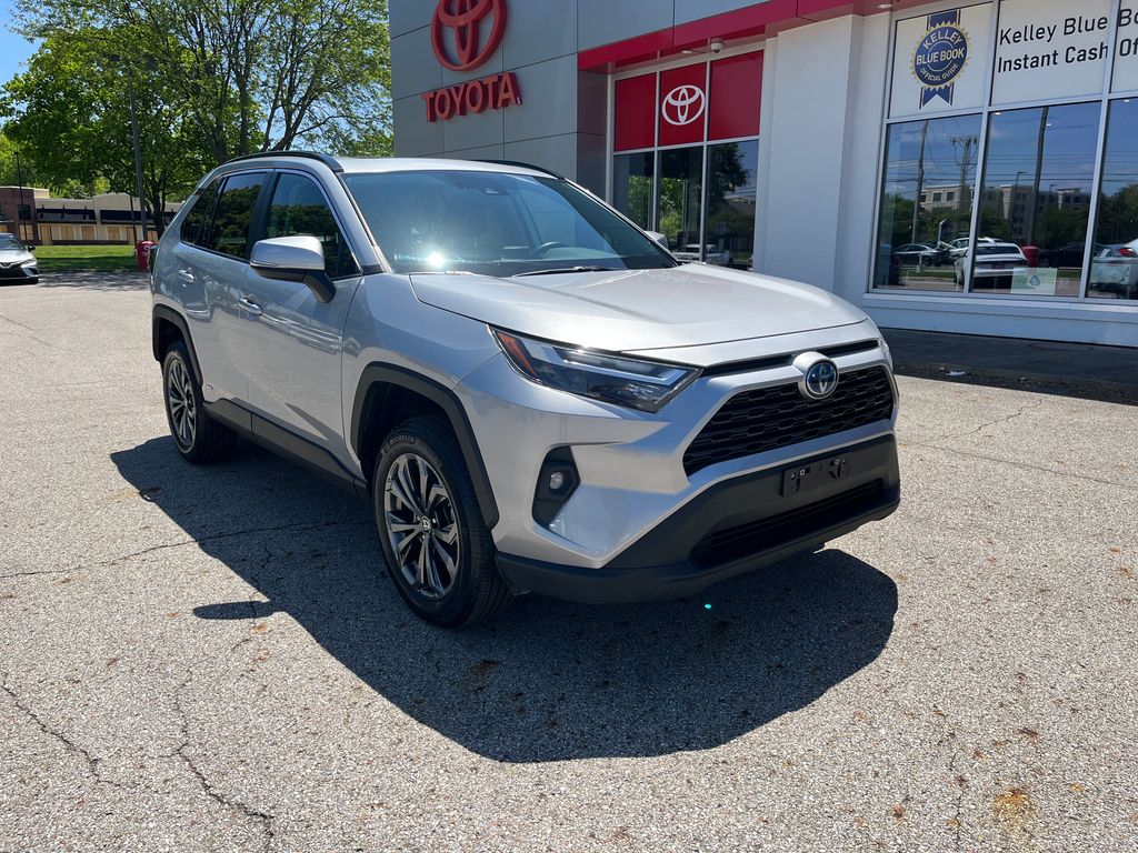 2022 Toyota RAV4 Hybrid XLE Premium photo