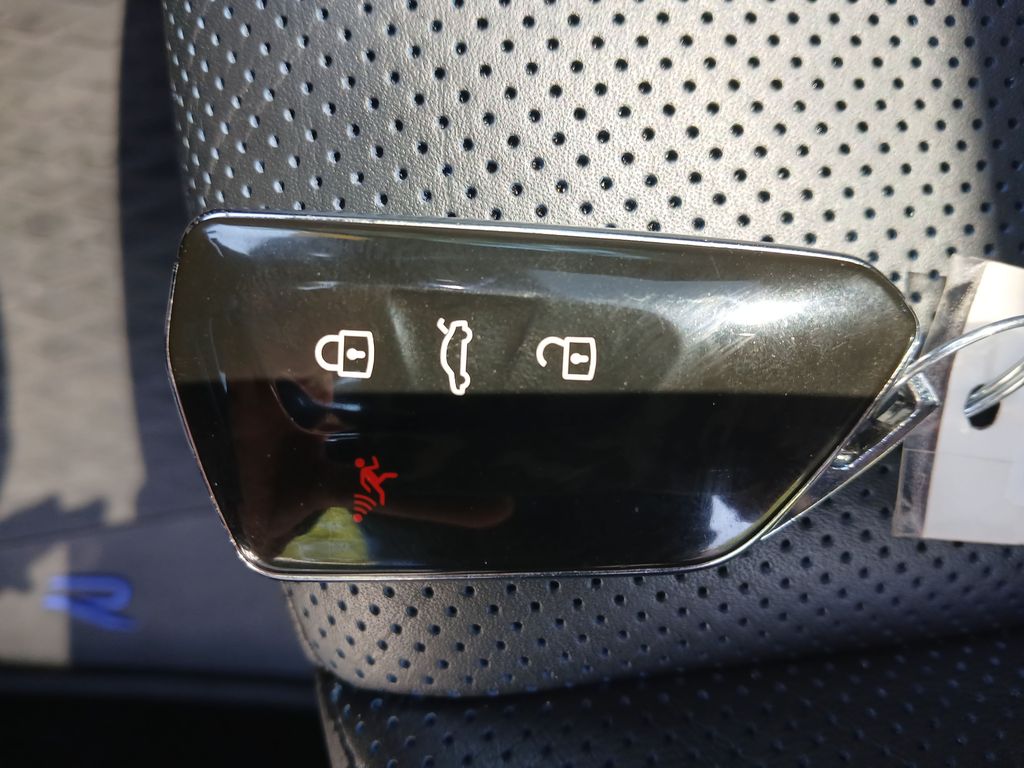 Used 2023  Volkswagen 2.0T image 29
