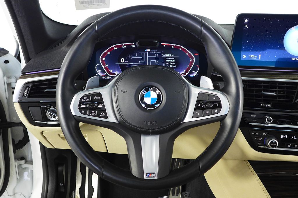 Thumbnail: 2022 BMW 5 Series - 27
