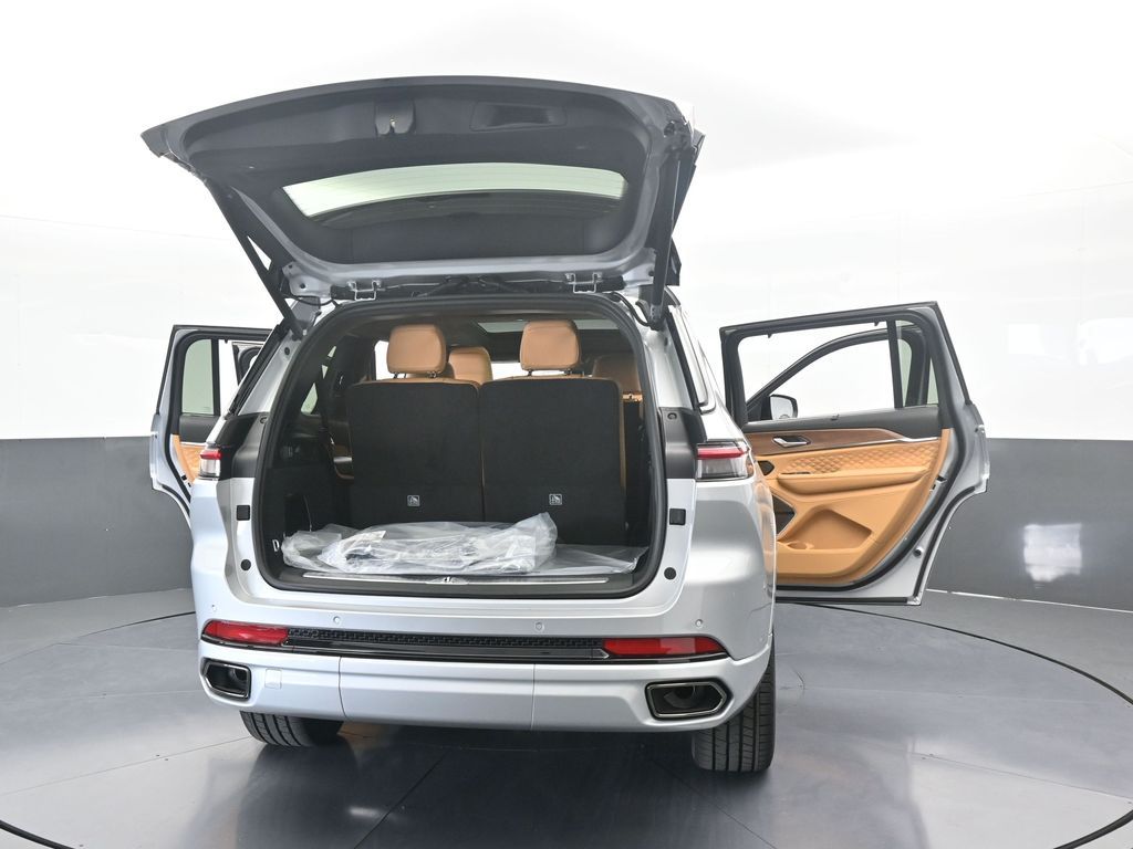 New 2025 Silver Zynith Jeep Summit image 81