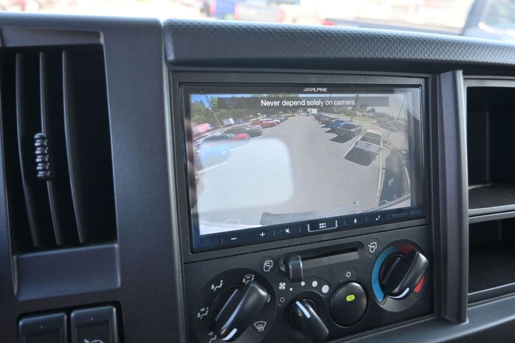 2025 Isuzu NPR HD 