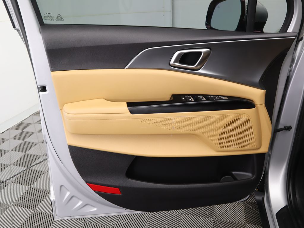 Thumbnail: 2023 Kia Carnival - 25