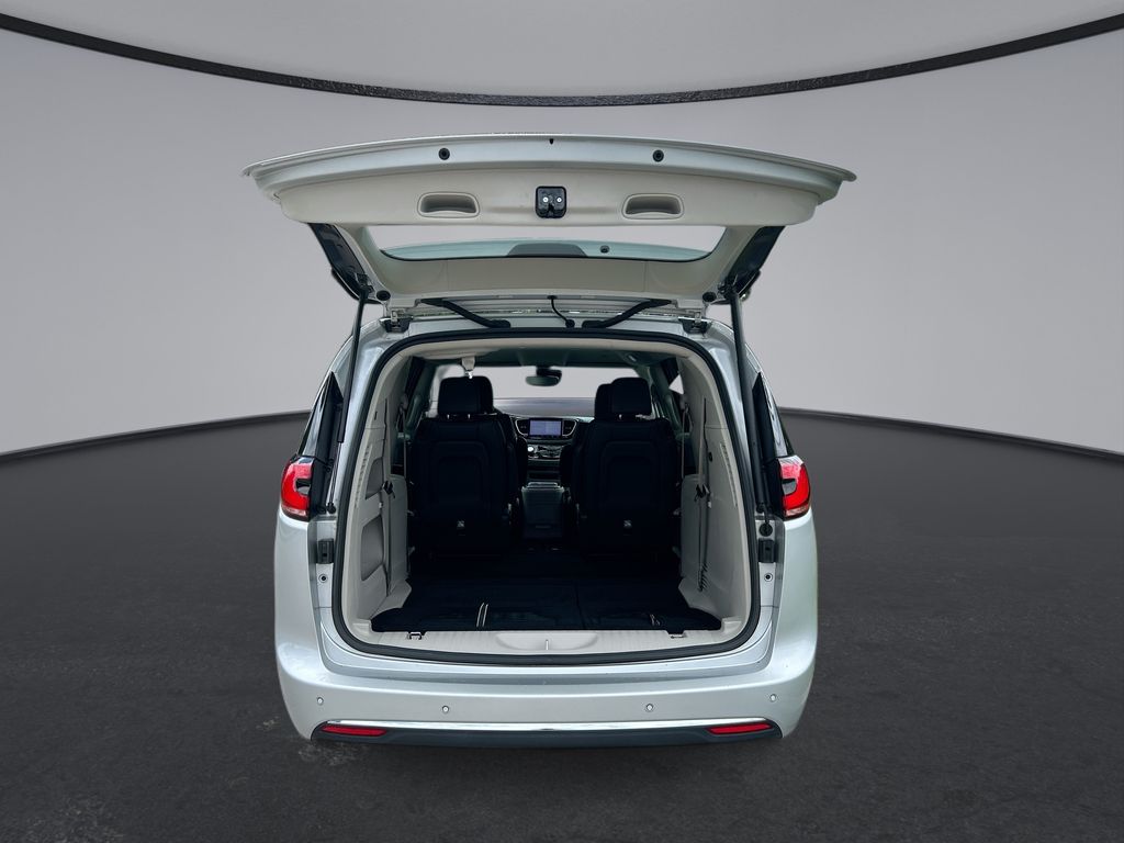 Thumbnail: 2024 Chrysler Pacifica - 30