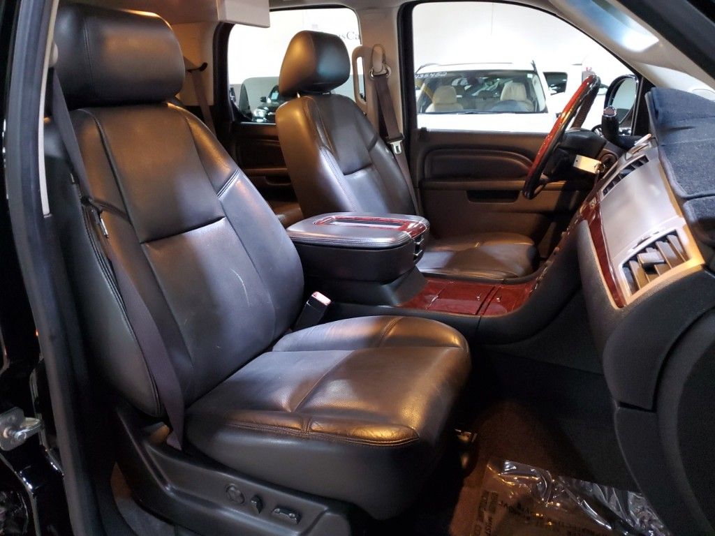 2013 Cadillac Escalade Premium 16