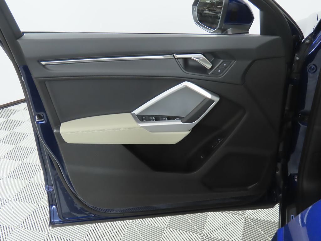 Thumbnail: 2025 Audi Q3 - 28