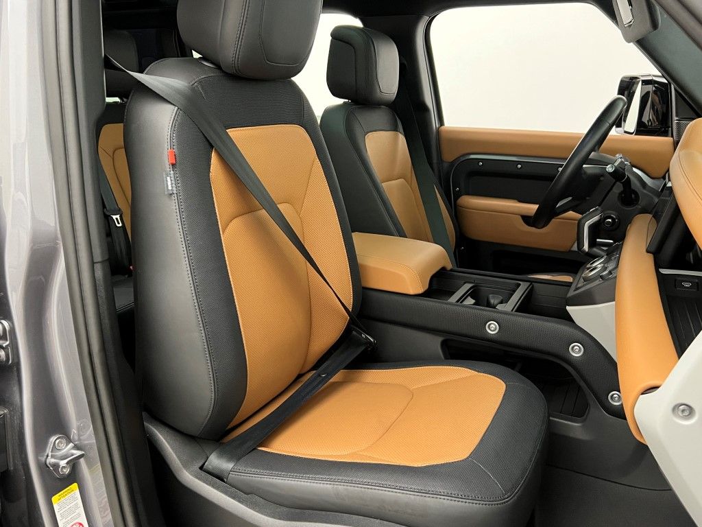Thumbnail: 2024 Land Rover Defender - 9