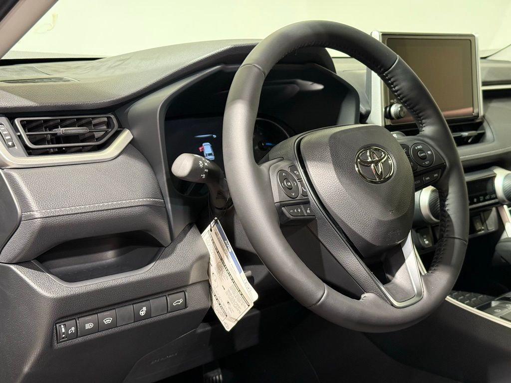 Thumbnail: 2025 Toyota RAV4 - 17