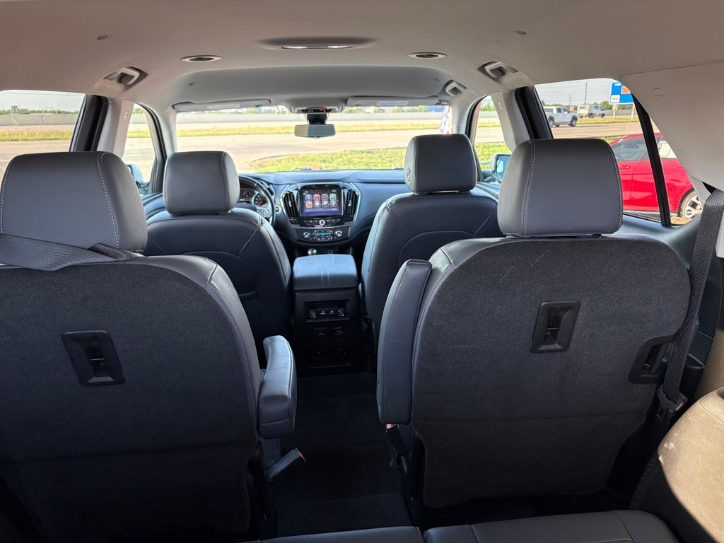 2019 Chevrolet Traverse 3LT Silver at North Houston Mitsubishi