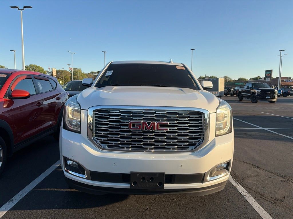 White Frost Tricoat 2019 GMC Yukon XL SUV / Crossover Four-Wheel Drive 