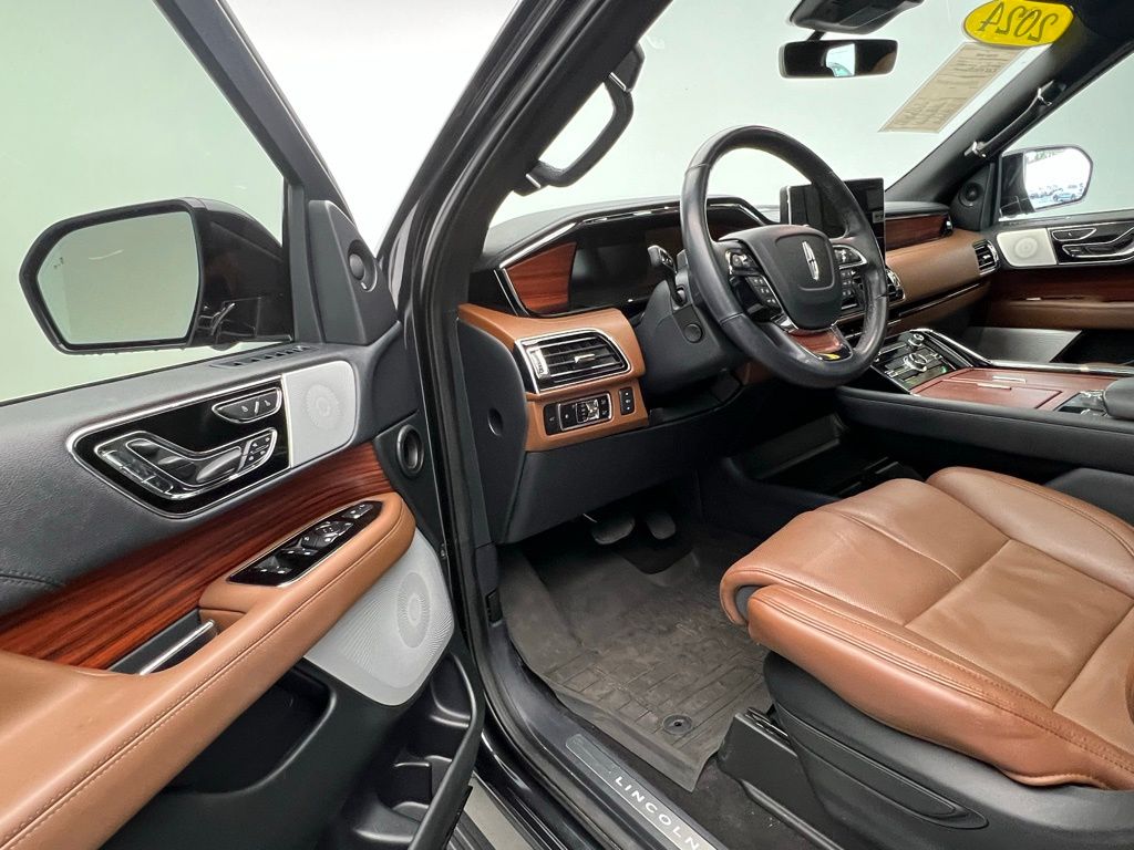 Thumbnail: 2024 Lincoln Navigator - 23