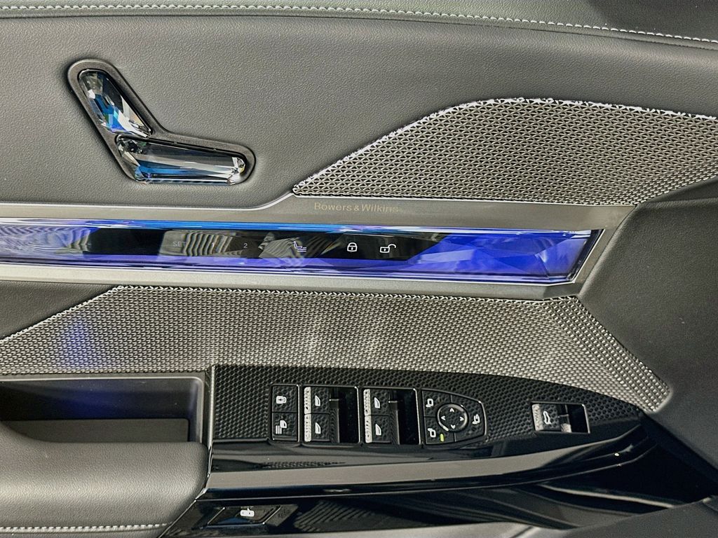 Thumbnail: 2025 BMW 7 Series - 18