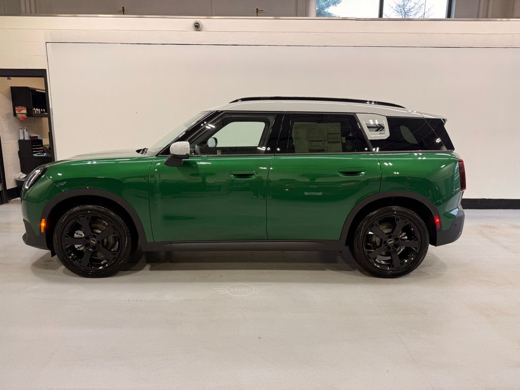 2025 MINI Cooper Countryman Iconic 2