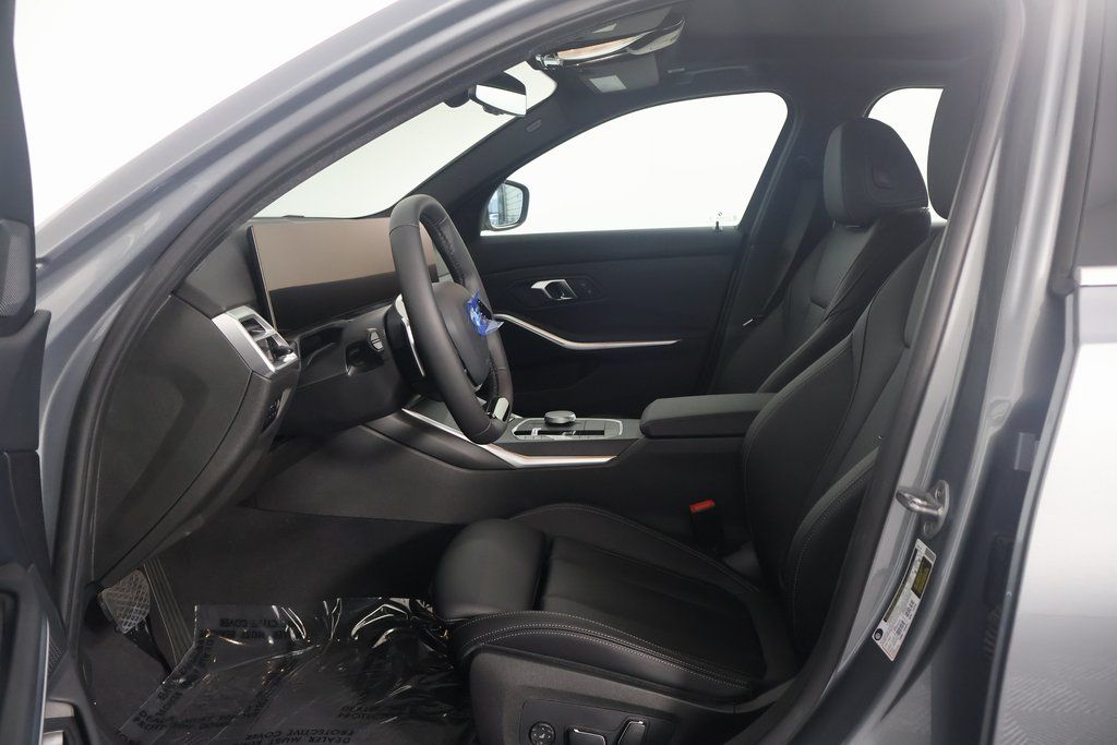 Thumbnail: 2025 BMW 3 Series - 5