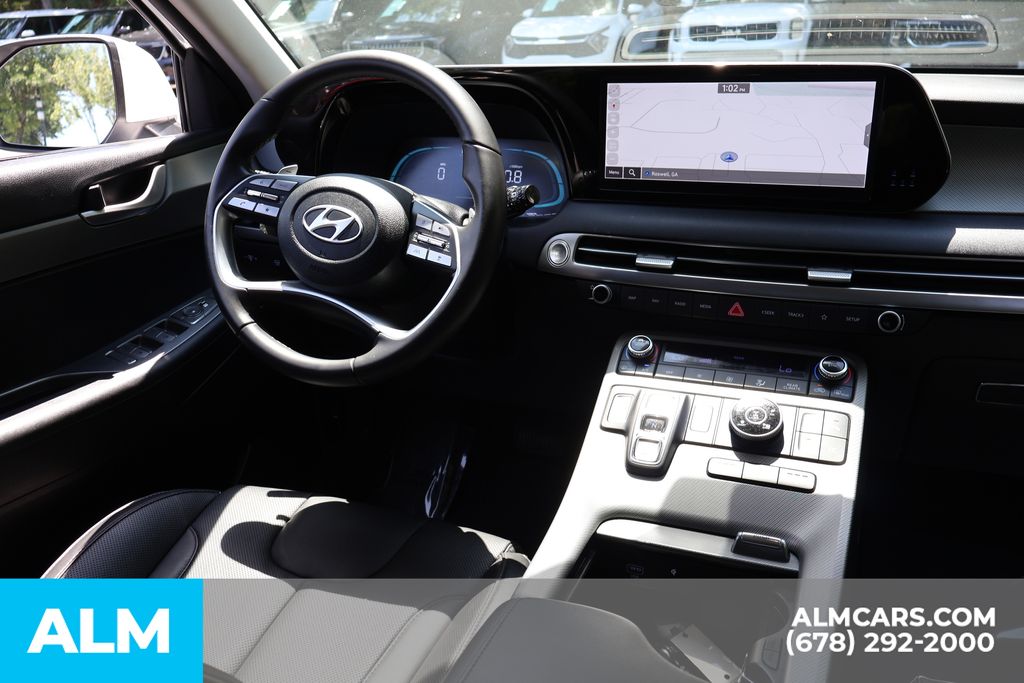 Used 2025 White Hyundai SEL image 28