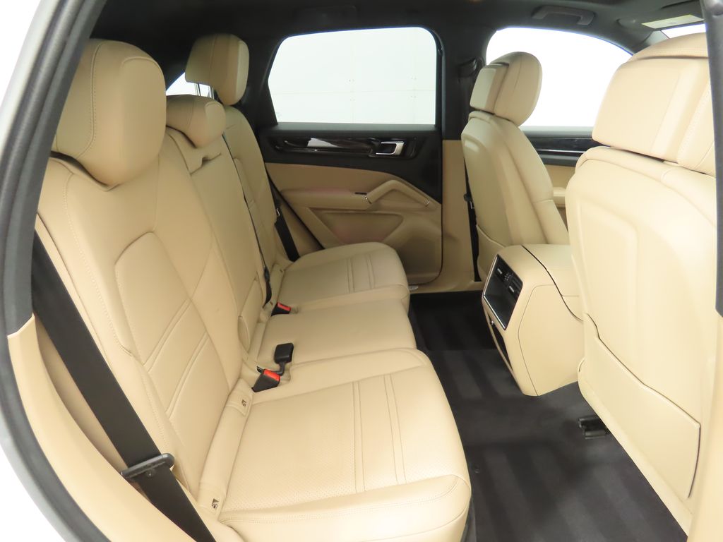 Thumbnail: 2023 Porsche Cayenne - 23