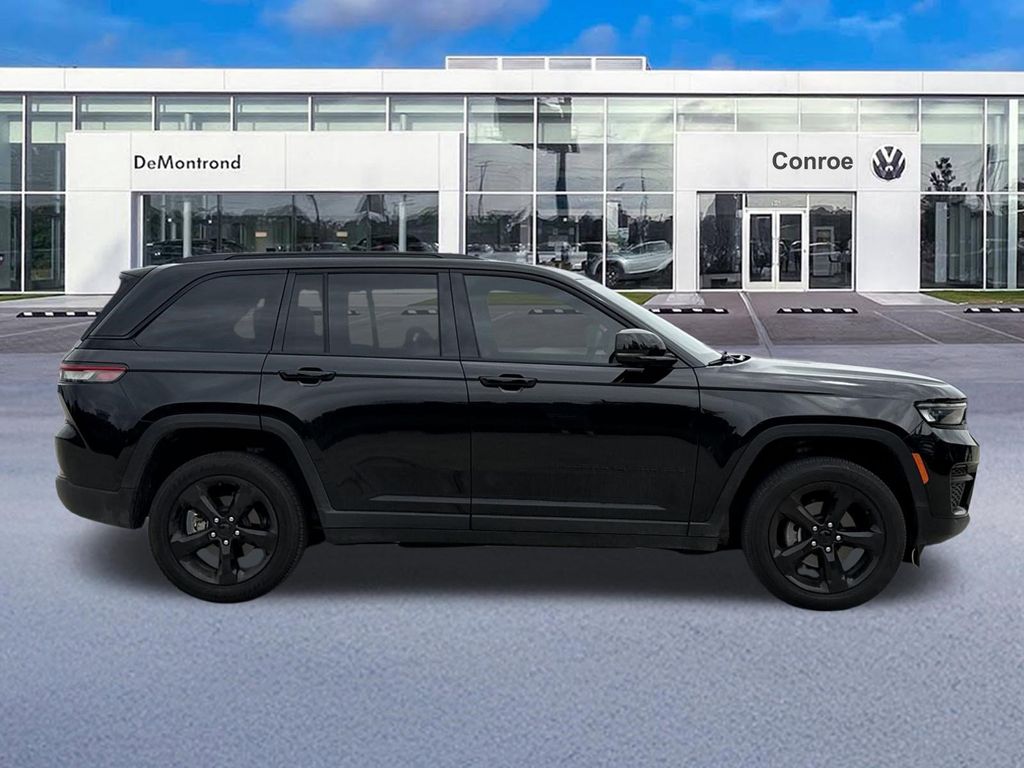 2024 Jeep Grand Cherokee Altitude - 3