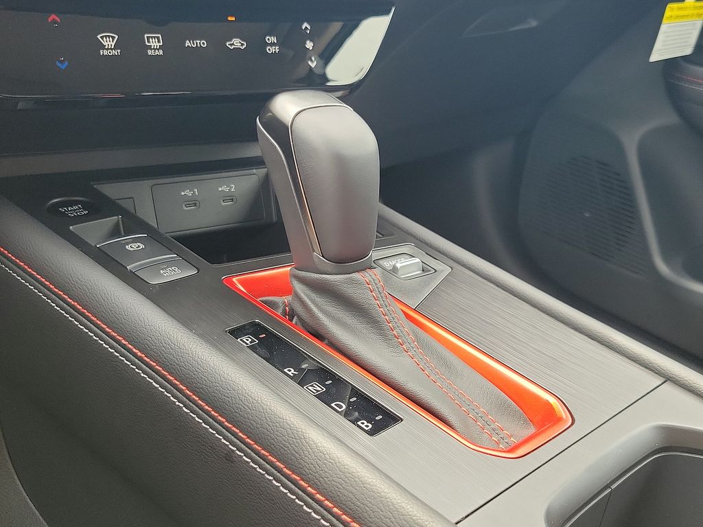 2025 Nissan Kicks SR 9