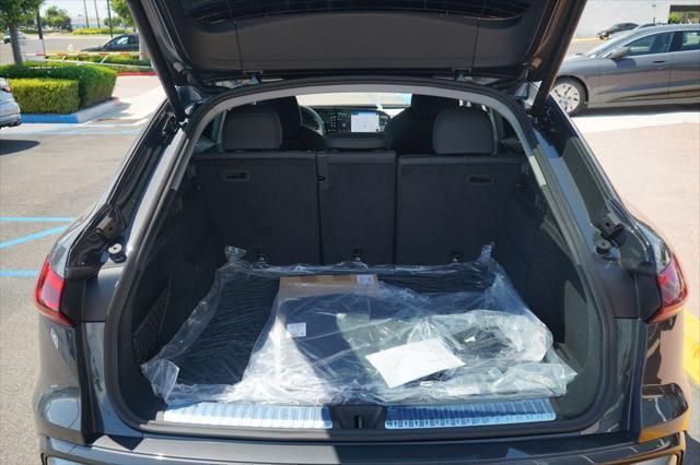 Thumbnail: 2025 Audi Q5 - 11