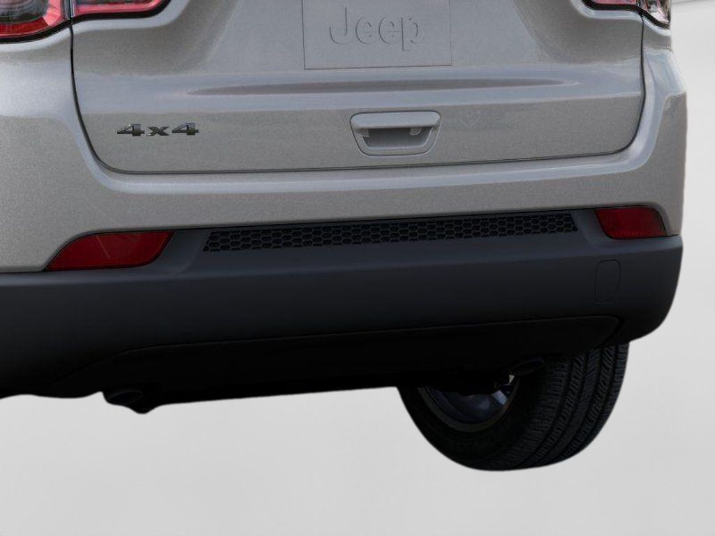 2026 Jeep Compass Latitude Silver at South Hills CDJR