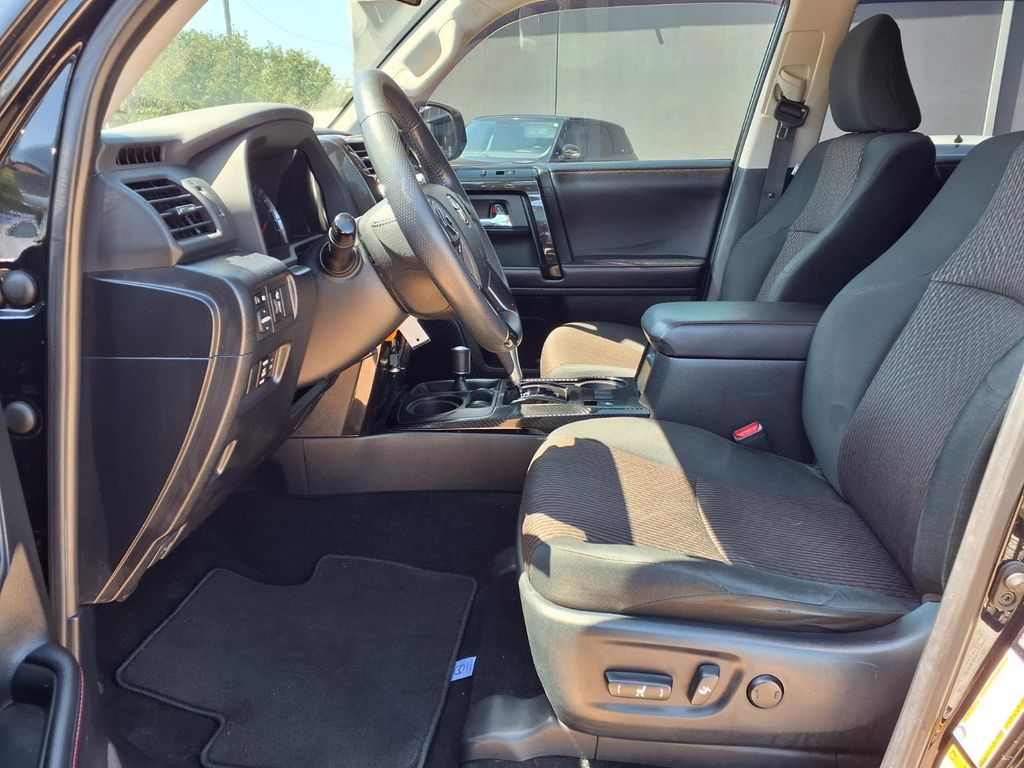 2019 Toyota 4Runner TRD Off-Road - 9