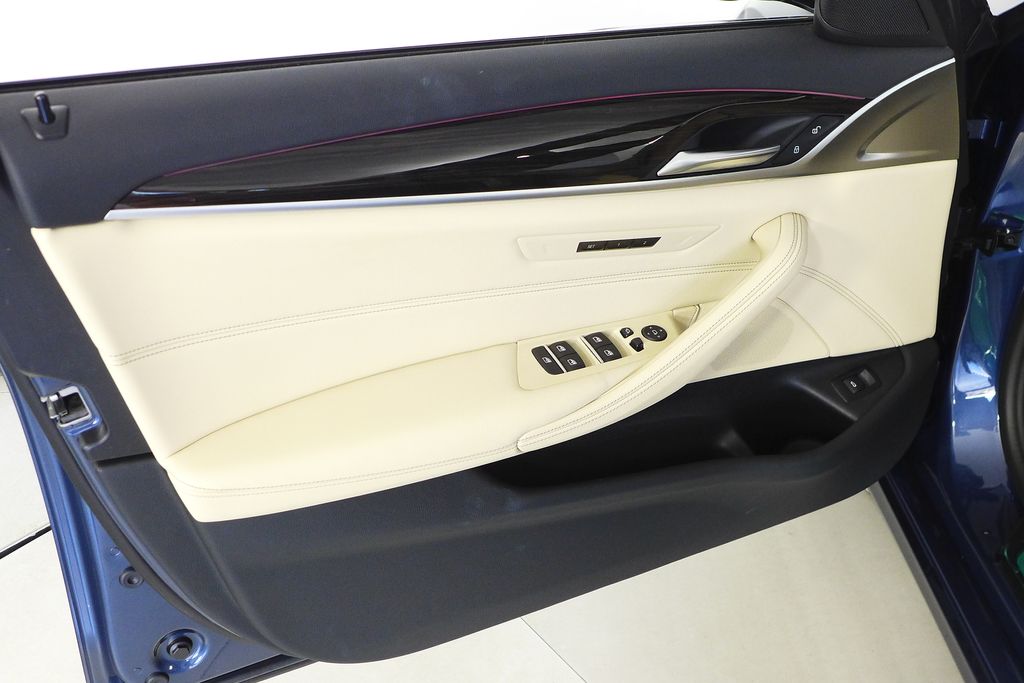 Thumbnail: 2023 BMW 5 Series - 11