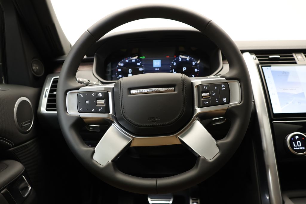 Thumbnail: 2026 Land Rover Discovery - 17