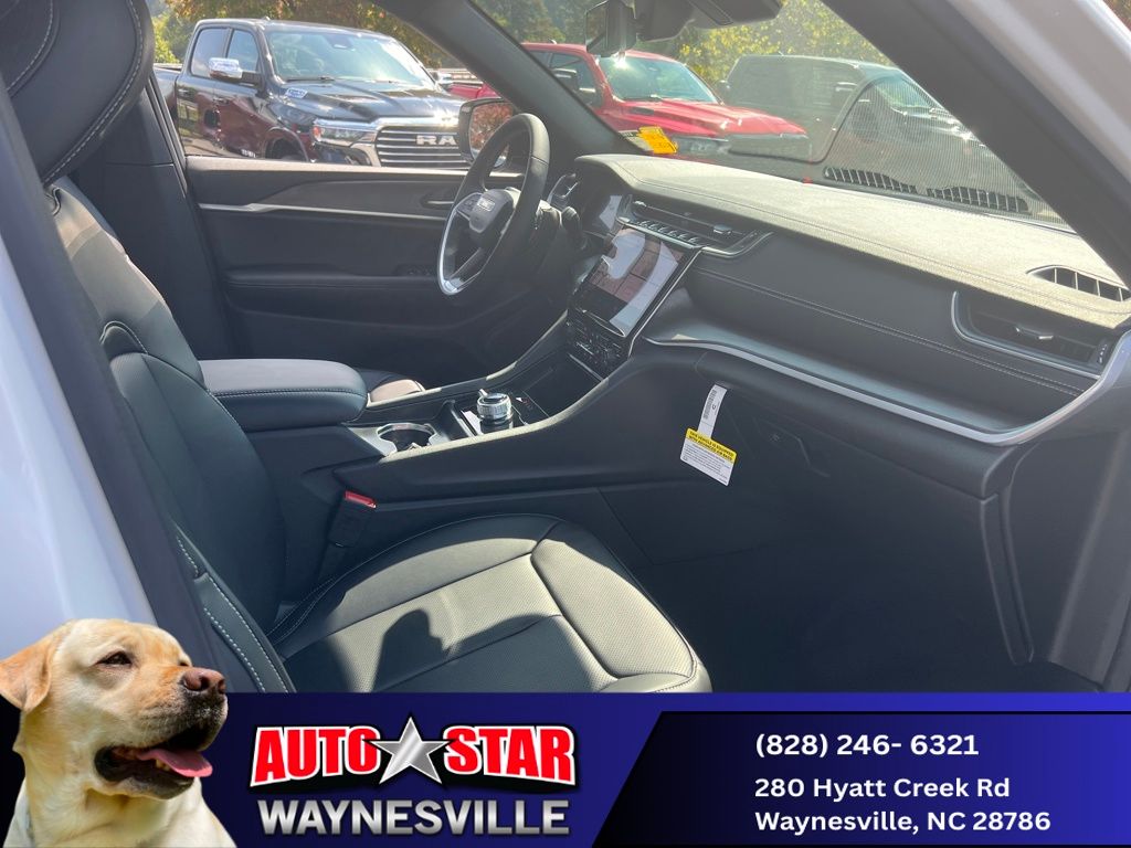 new 2025 Jeep Grand Cherokee car, priced at $47,990