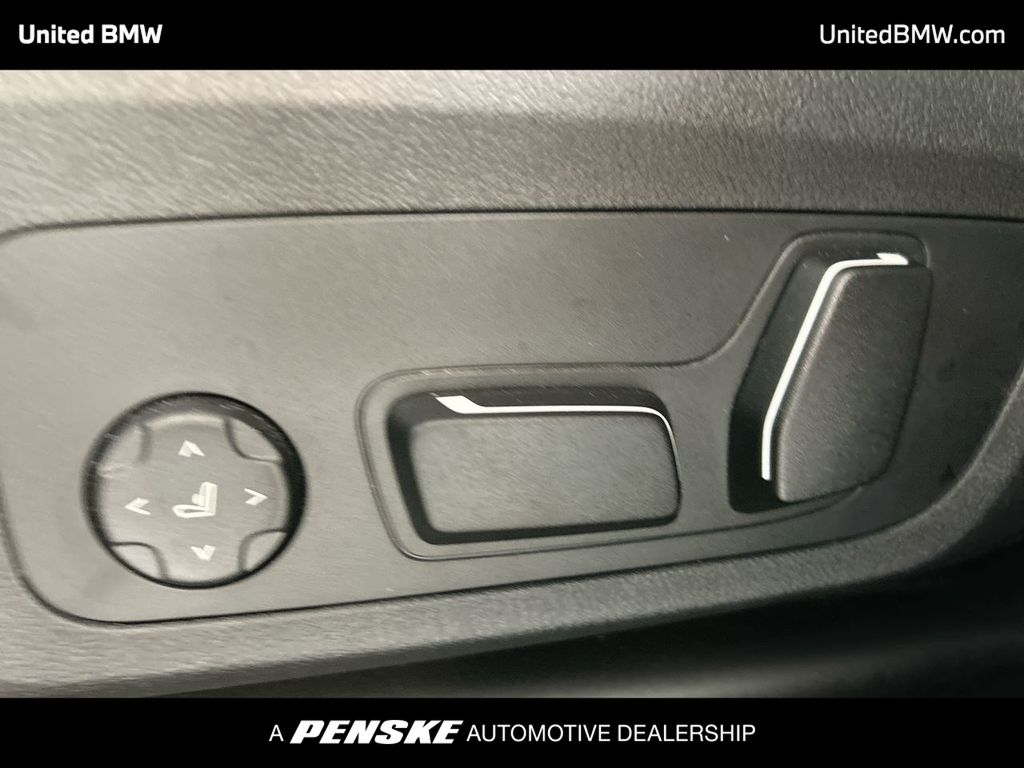 Thumbnail: 2025 BMW X4 - 12