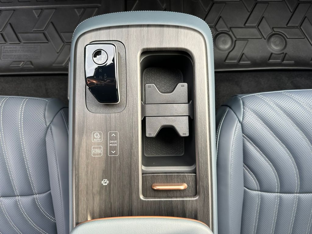 2025 Nissan Ariya PLATINUM+ e-4ORCE