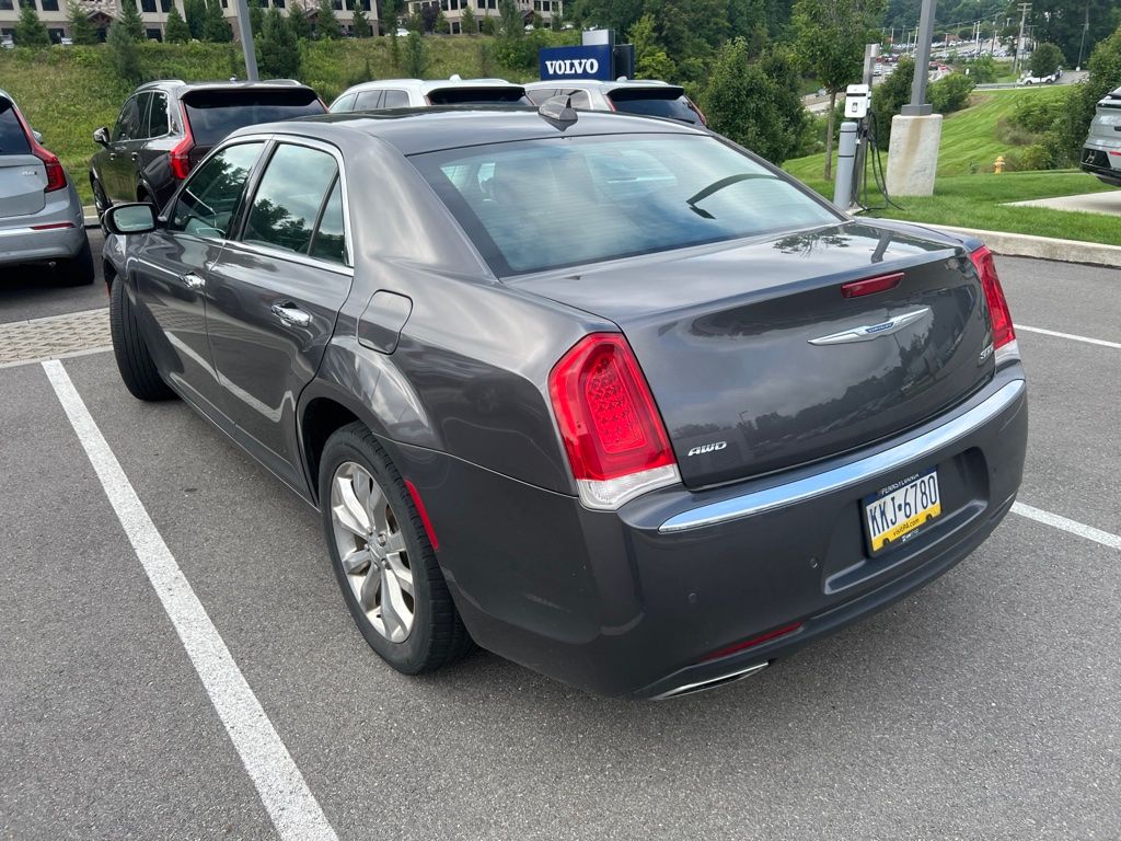 Used 2018 Gray Chrysler Limited image 12