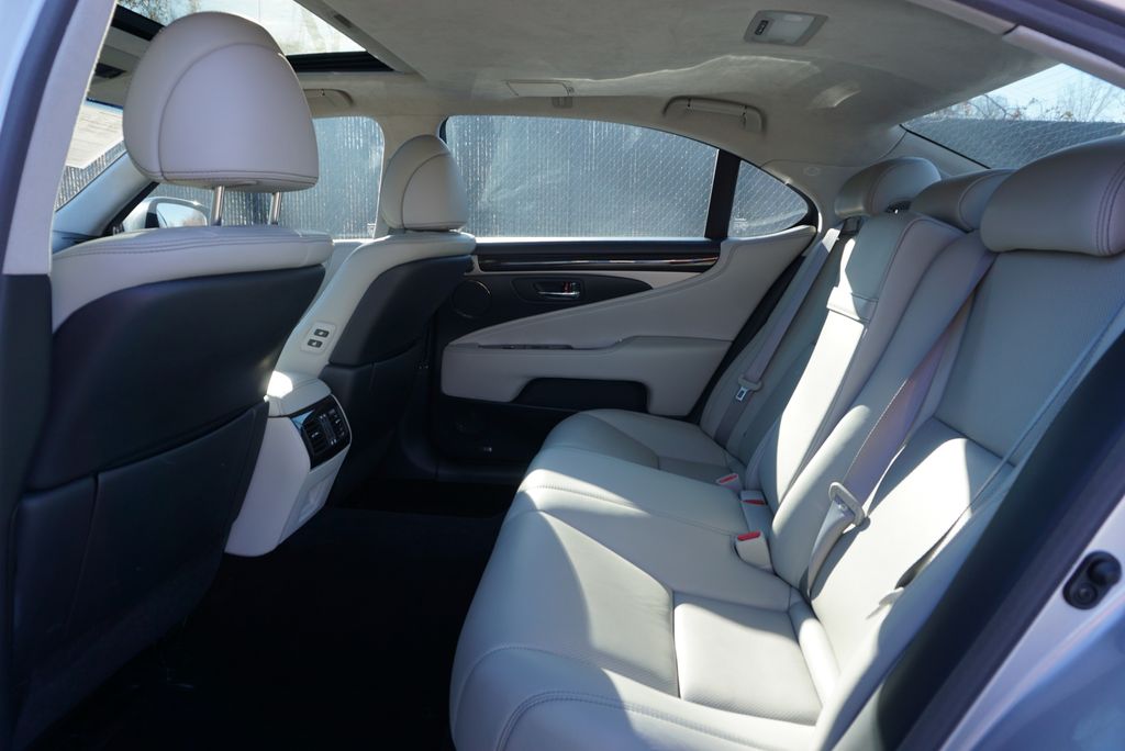 Thumbnail: 2016 Lexus LS - 12