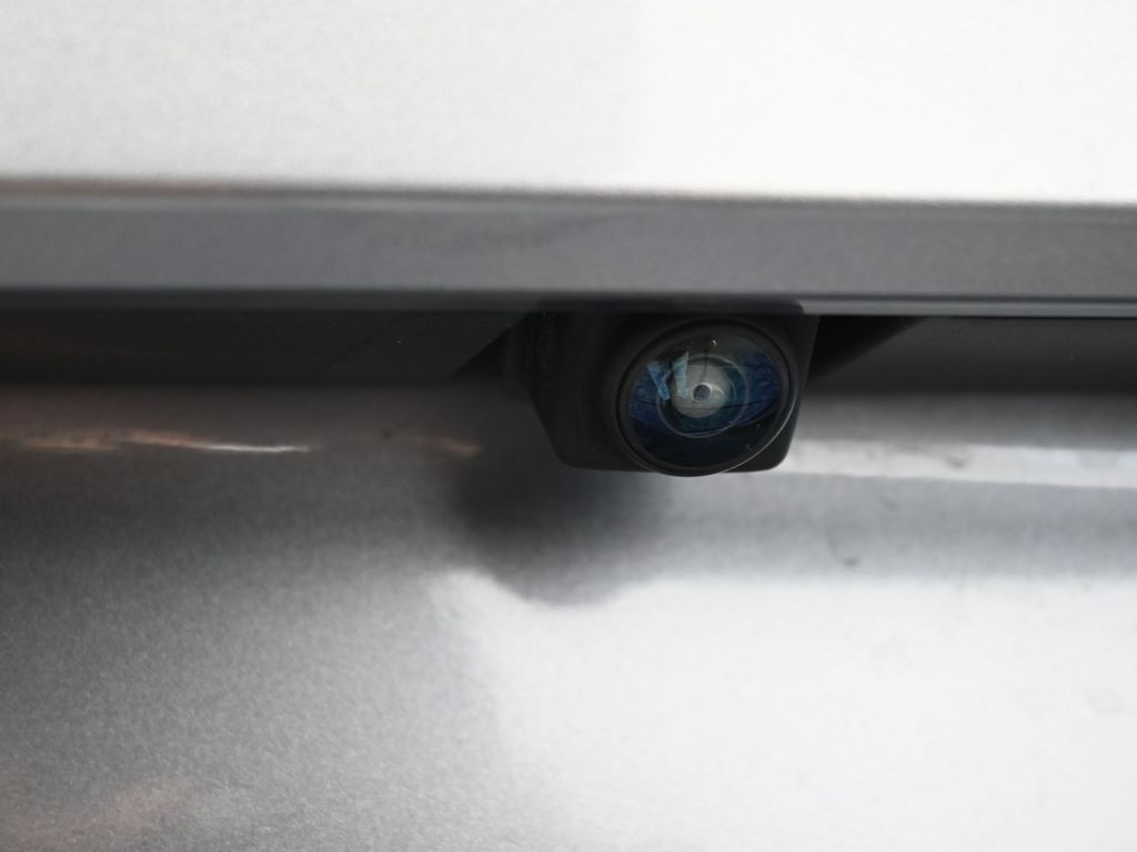 Used 2022 Silver Mitsubishi SE image 33