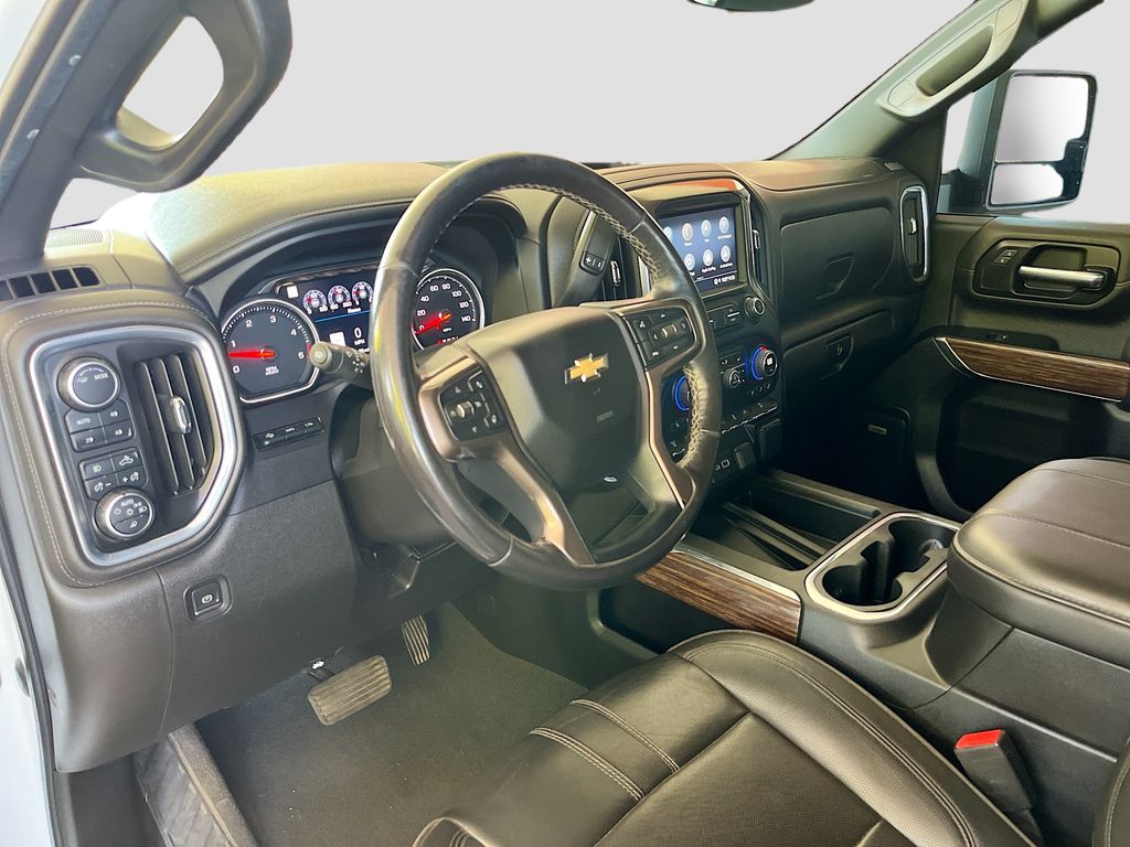 Used 2023 White Chevrolet High Country image 9
