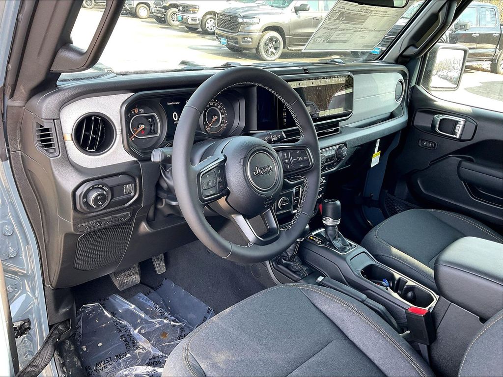 2026 Jeep Gladiator — photo 9